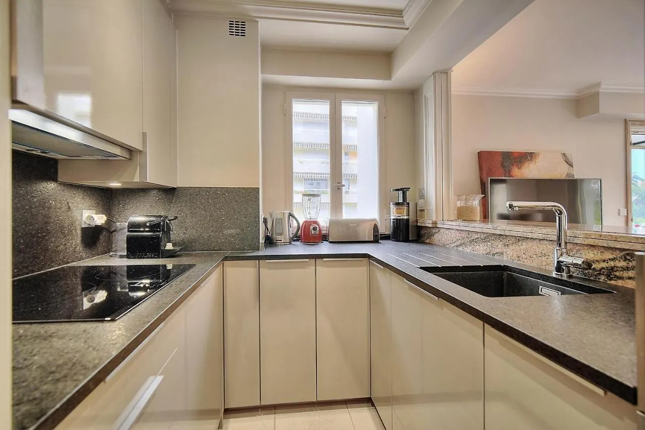 Immogroom - 2 Bedroom - Air Conditioning - Wifi - Terrace - Common Parking Cannes Apartment