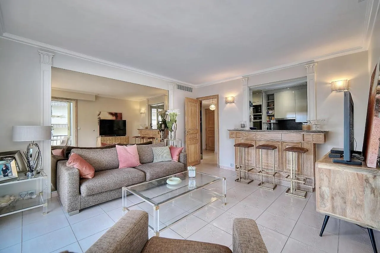 Immogroom - 2 Bedroom - Air Conditioning - Wifi - Terrace - Common Parking Cannes