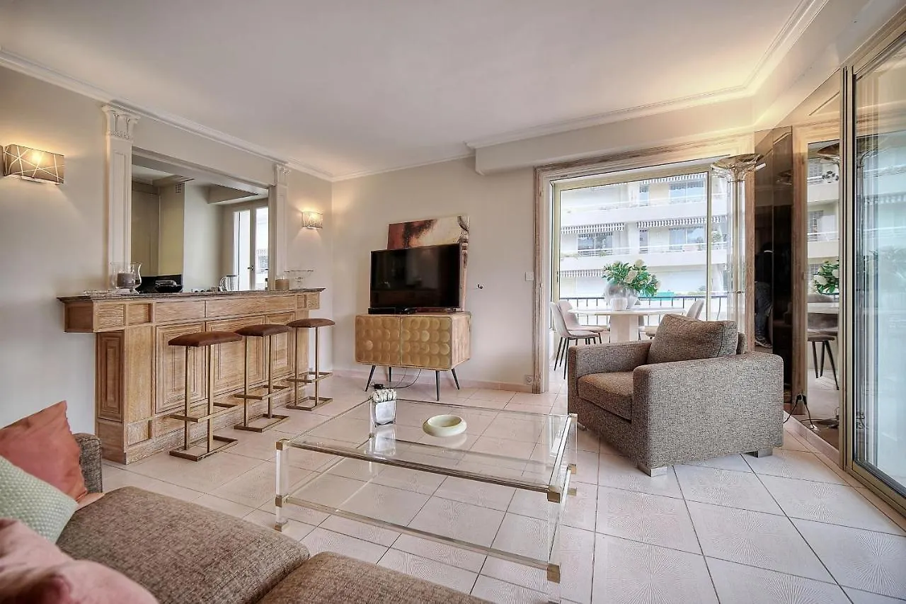 Immogroom - 2 Bedroom - Air Conditioning - Wifi - Terrace - Common Parking Cannes Apartment