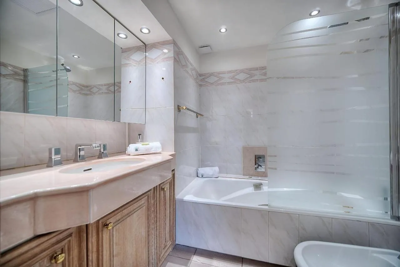 Immogroom - 2 Bedroom - Air Conditioning - Wifi - Terrace - Common Parking Cannes Apartment
