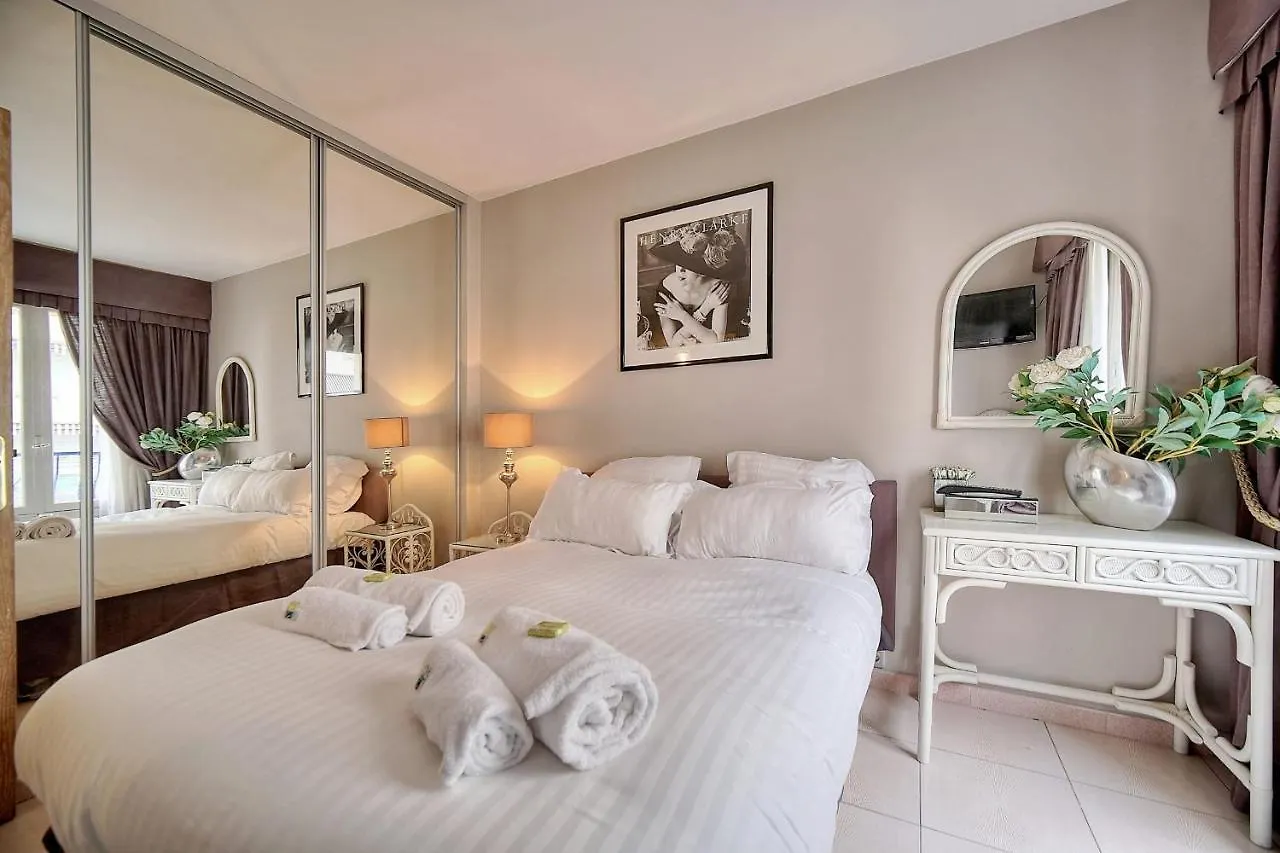 Immogroom - 2 Bedroom - Air Conditioning - Wifi - Terrace - Common Parking Cannes 0*,  France
